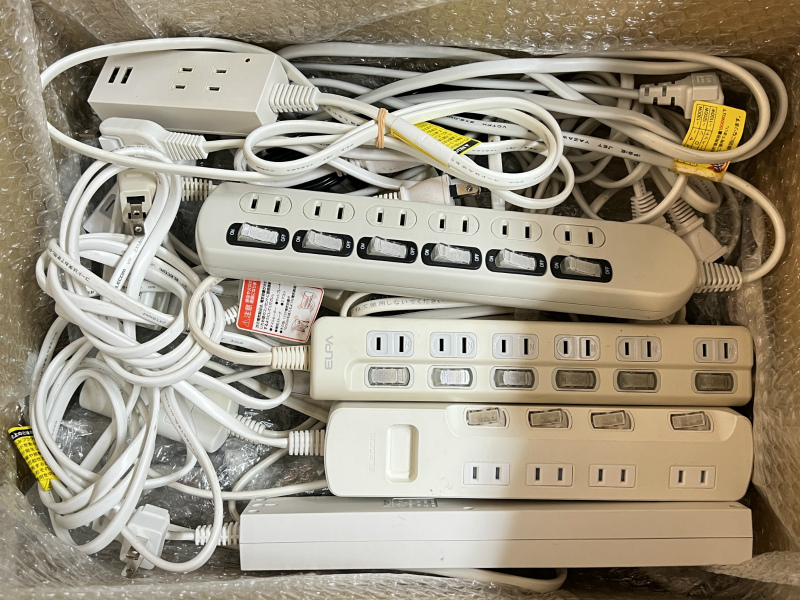 未検品 マルチタップ 延長コード 等 色々 大量 おまとめセット その10 一部未使用品含む 約7.6キロ 現状渡し_画像3