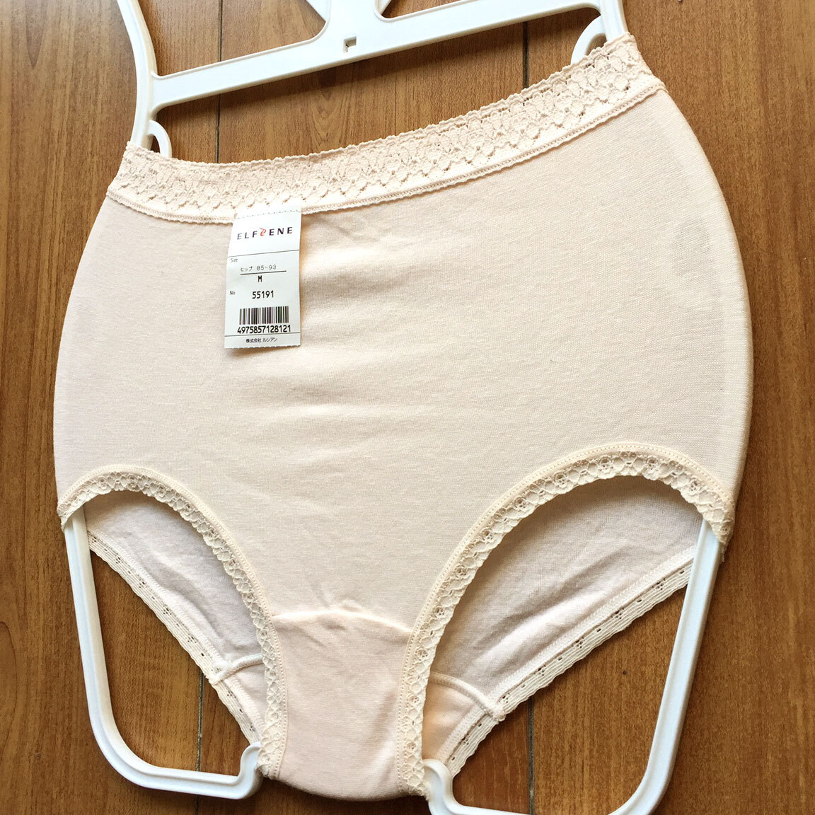 新品・未使用♪【エルフィーネ】やわらかな風合いとぴったり感が心地よい淑女系ランジェ/ベージュ/M★パンティ/ショーツ/レディース下着_画像4