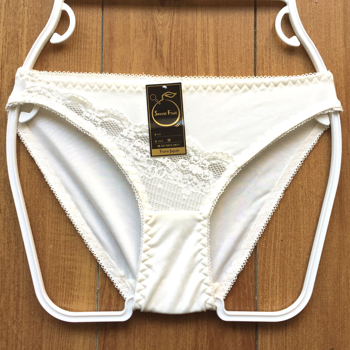 新品・未使用♪【特価★Secret Fruit】透け感ある美しいレース♪アシンメトリーでおしゃれ/オフ白/M★パンティ/ショーツ/レディース下着_画像1