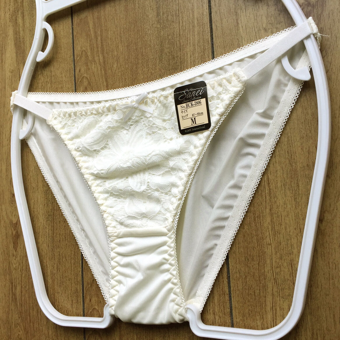新品・未使用♪【SANEI】大ぶり花柄レースがめっちゃ綺麗~♪立体感あってエレガントなランジェ/白/M★パンティ/ショーツ/レディース下着_画像4