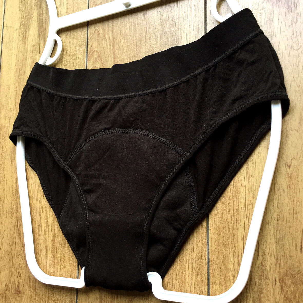 新品・未使用♪【XAZK】安定感とフィット感ある快適スタイル！ふんわり柔らか吸水サニタリー/黒/M★パンティ/ショーツ/レディース下着_画像4