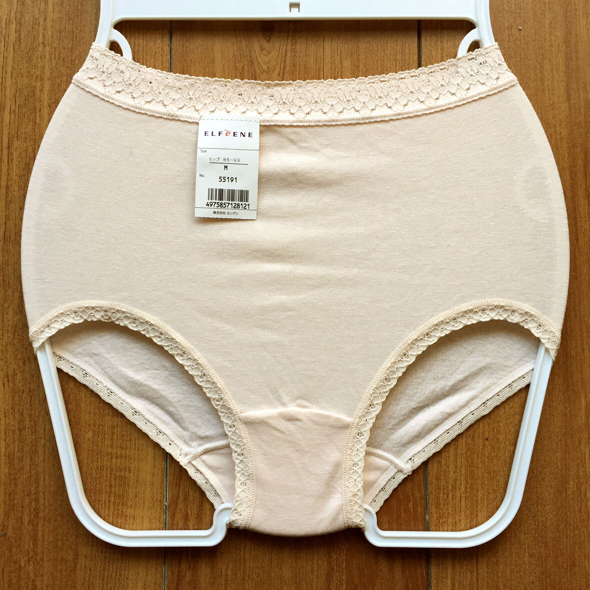 新品・未使用♪【エルフィーネ】やわらかな風合いとぴったり感が心地よい淑女系ランジェ/ベージュ/M★パンティ/ショーツ/レディース下着_画像1