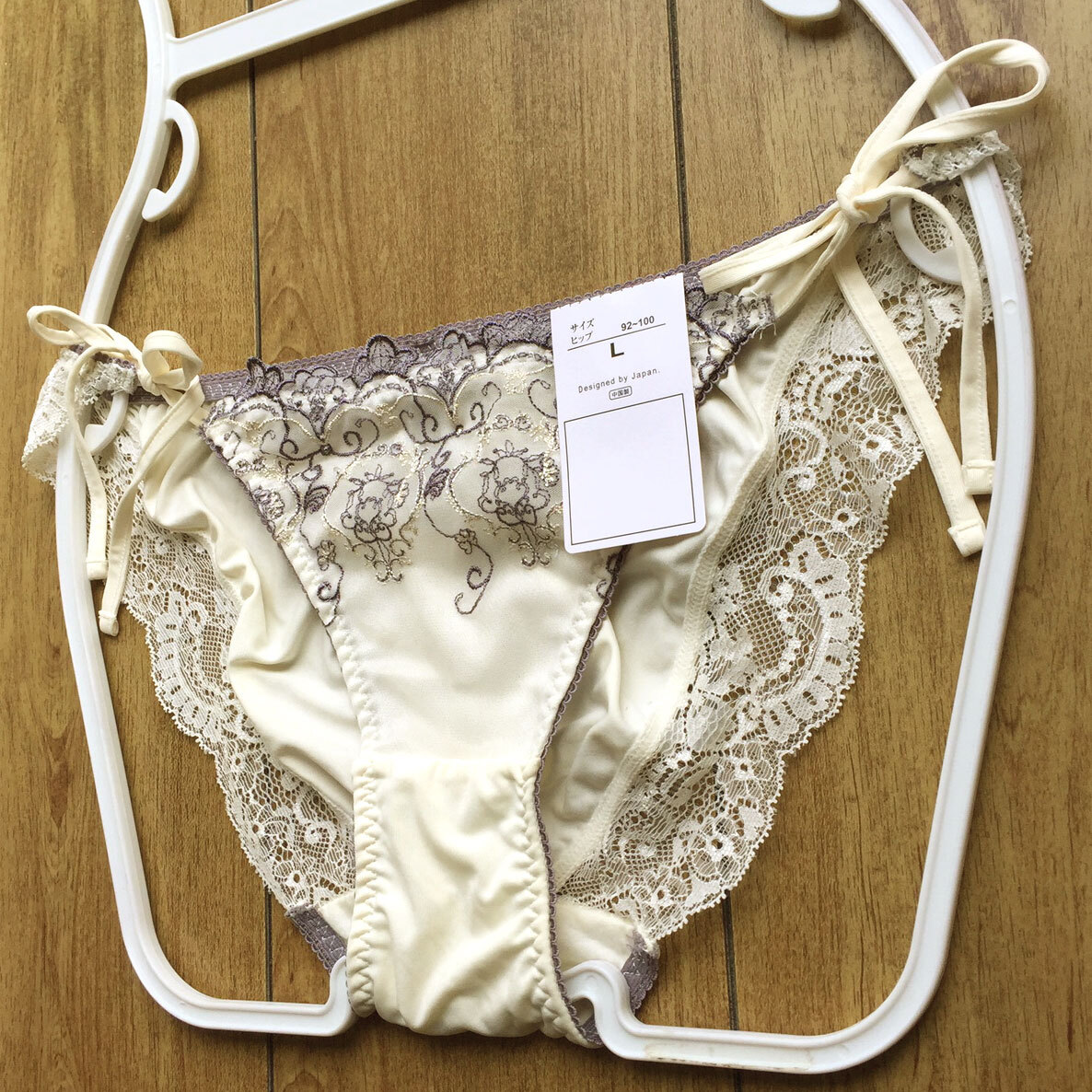 新品・未使用♪【チュチュアンナ】シャンデリアモチーフの刺繍がめちゃ華やかなひもランジェ/オフ白/L★パンティ/ショーツ/レディース下着_画像4