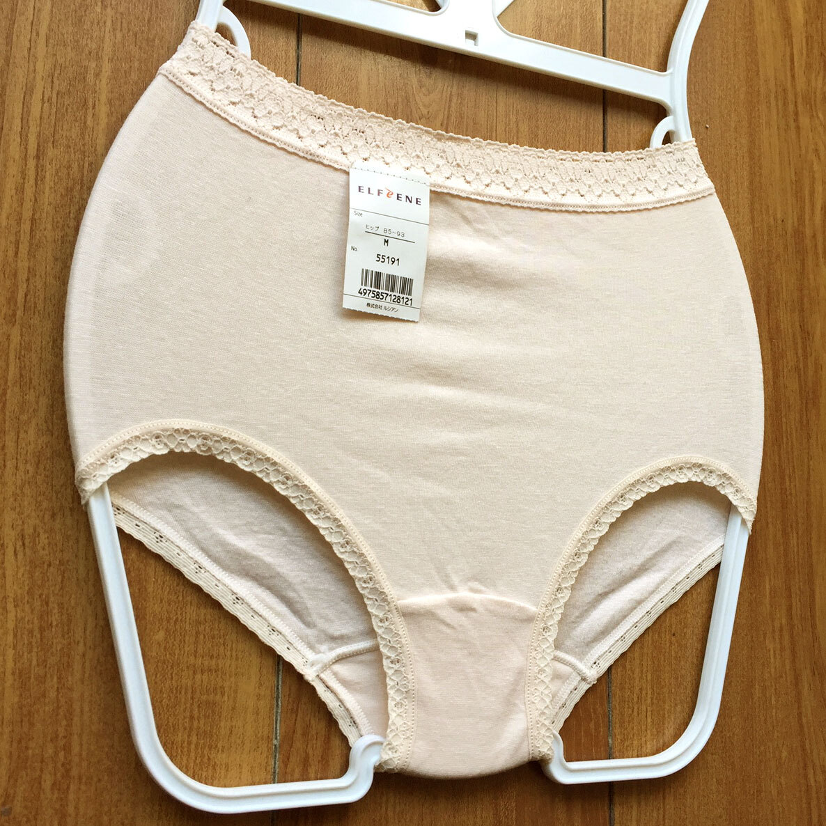 新品・未使用♪【エルフィーネ】やわらかな風合いとぴったり感が心地よい淑女系ランジェ/ベージュ/M★パンティ/ショーツ/レディース下着_画像6