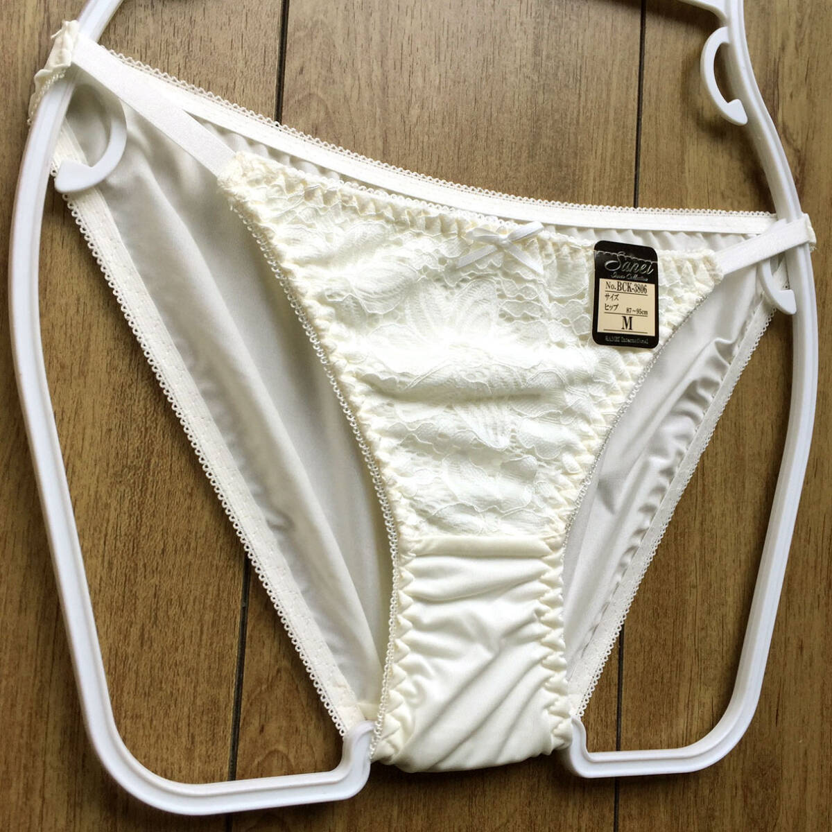 新品・未使用♪【SANEI】大ぶり花柄レースがめっちゃ綺麗~♪立体感あってエレガントなランジェ/白/M★パンティ/ショーツ/レディース下着_画像6