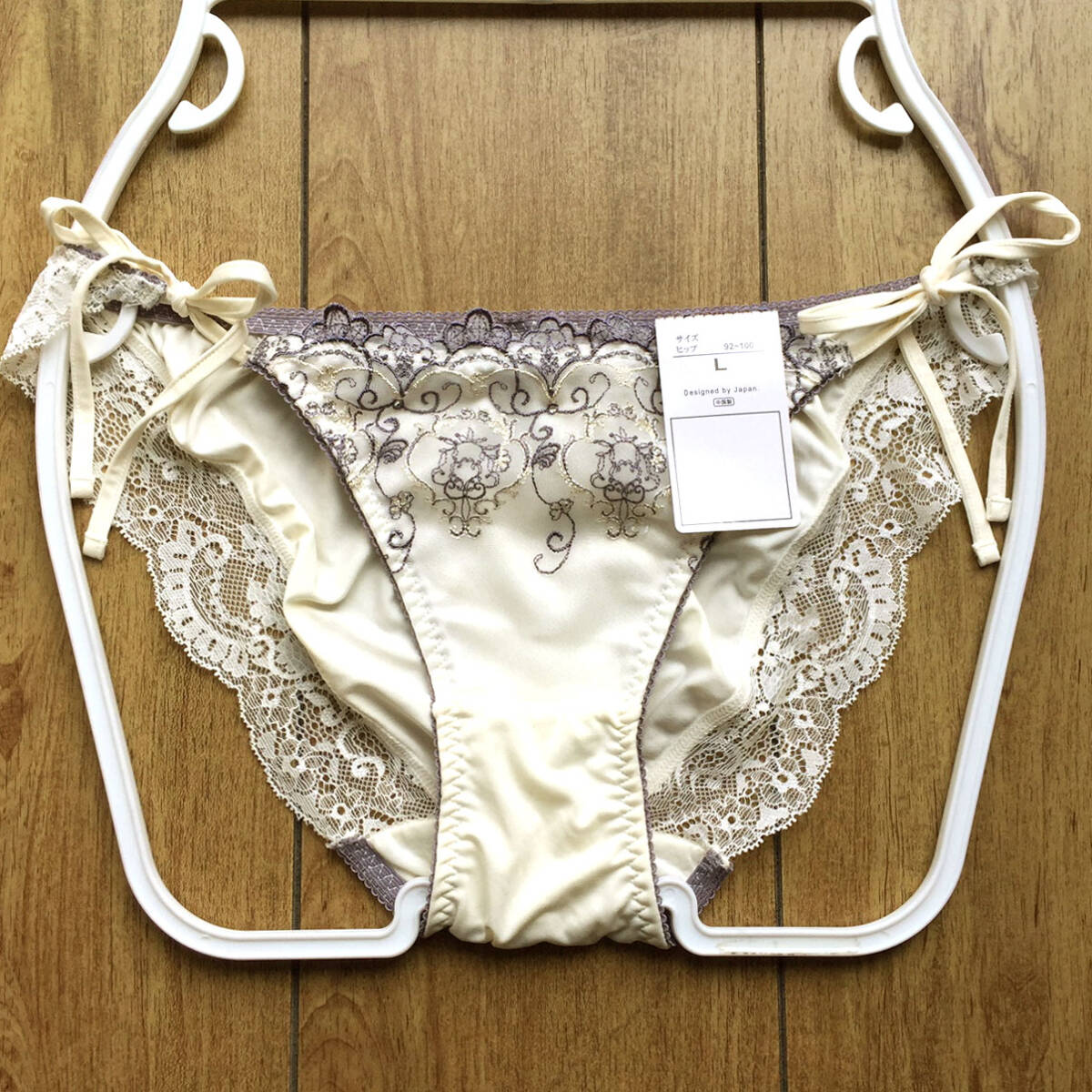 新品・未使用♪【チュチュアンナ】シャンデリアモチーフの刺繍がめちゃ華やかなひもランジェ/オフ白/L★パンティ/ショーツ/レディース下着_画像1