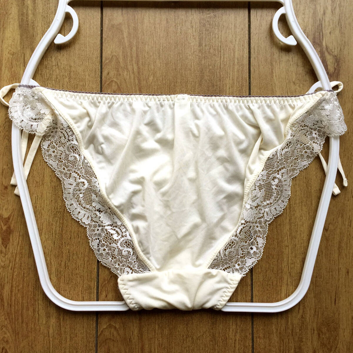 新品・未使用♪【チュチュアンナ】シャンデリアモチーフの刺繍がめちゃ華やかなひもランジェ/オフ白/L★パンティ/ショーツ/レディース下着_画像8