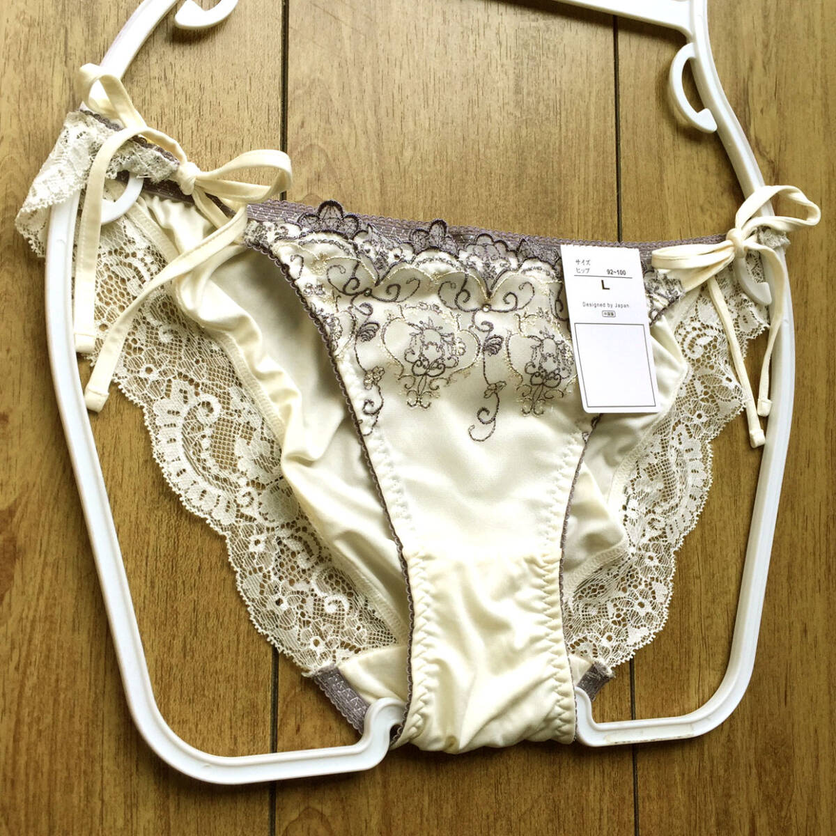 新品・未使用♪【チュチュアンナ】シャンデリアモチーフの刺繍がめちゃ華やかなひもランジェ/オフ白/L★パンティ/ショーツ/レディース下着_画像6