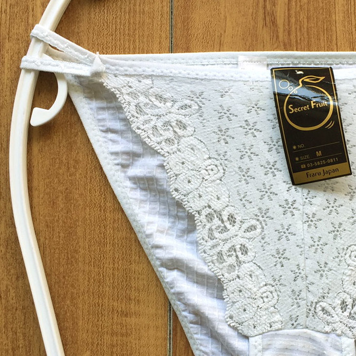 新品・未使用♪【特価★Secret Fruit】おしゃれでセクシーなレース♪サラサラ光沢生地も可愛い/水色/M★パンティ/ショーツ/レディース下着_画像2