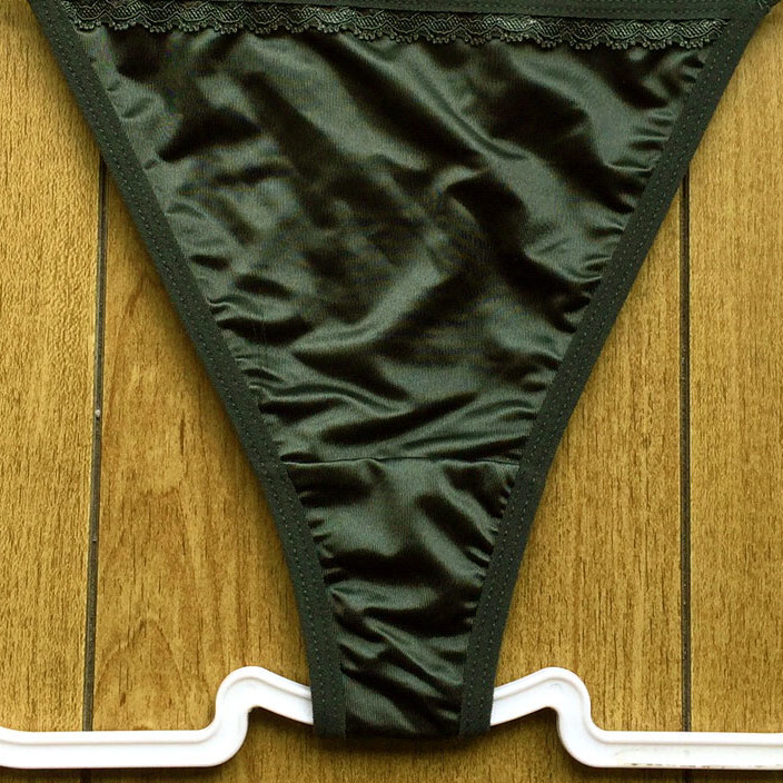 新品・未使用♪【MOFEI】つやつや光沢サテン風の輝き♪オーラ全開！美しいハイレグTバック/グリーン/L★パンティ/ショーツ/レディース下着_画像3