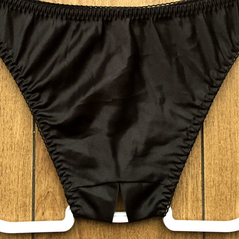 新品・未使用♪【ラ・ポーム】つやつや光沢サテン♪ボトムオープン仕様のエッチなランジェ 日本製/黒/M★パンティ/ショーツ/レディース下着_画像9