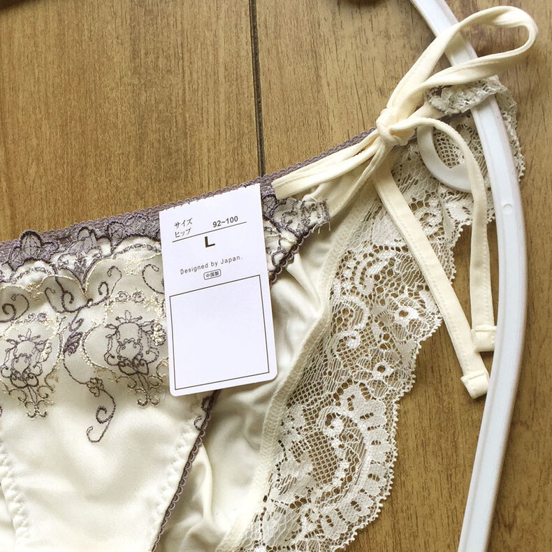 新品・未使用♪【チュチュアンナ】シャンデリアモチーフの刺繍がめちゃ華やかなひもランジェ/オフ白/L★パンティ/ショーツ/レディース下着_画像5