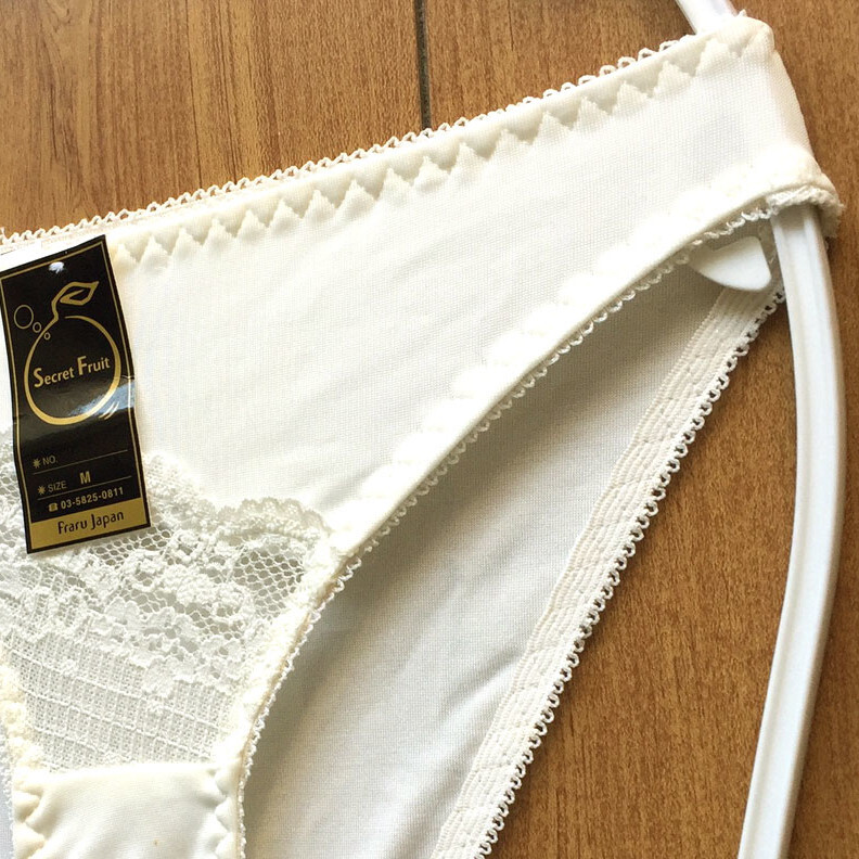 新品・未使用♪【特価★Secret Fruit】透け感ある美しいレース♪アシンメトリーでおしゃれ/オフ白/M★パンティ/ショーツ/レディース下着_画像5