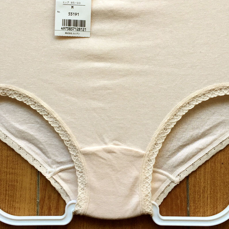 新品・未使用♪【エルフィーネ】やわらかな風合いとぴったり感が心地よい淑女系ランジェ/ベージュ/M★パンティ/ショーツ/レディース下着_画像3