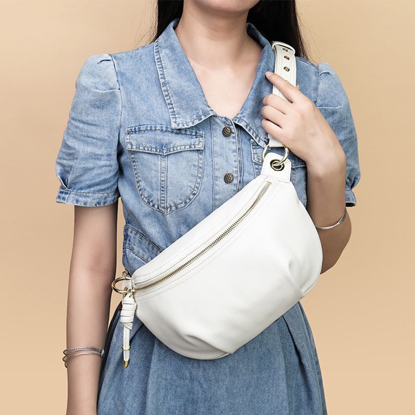 ボディバッグ・ウエストポーチ　ホワイト _画像1