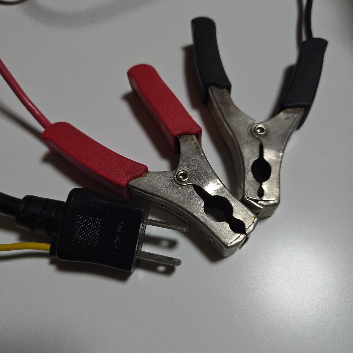 ACデルコ AD-0002 全自動 バッテリー充電器 ディープサイクル 12V専用 ジャンク_画像2