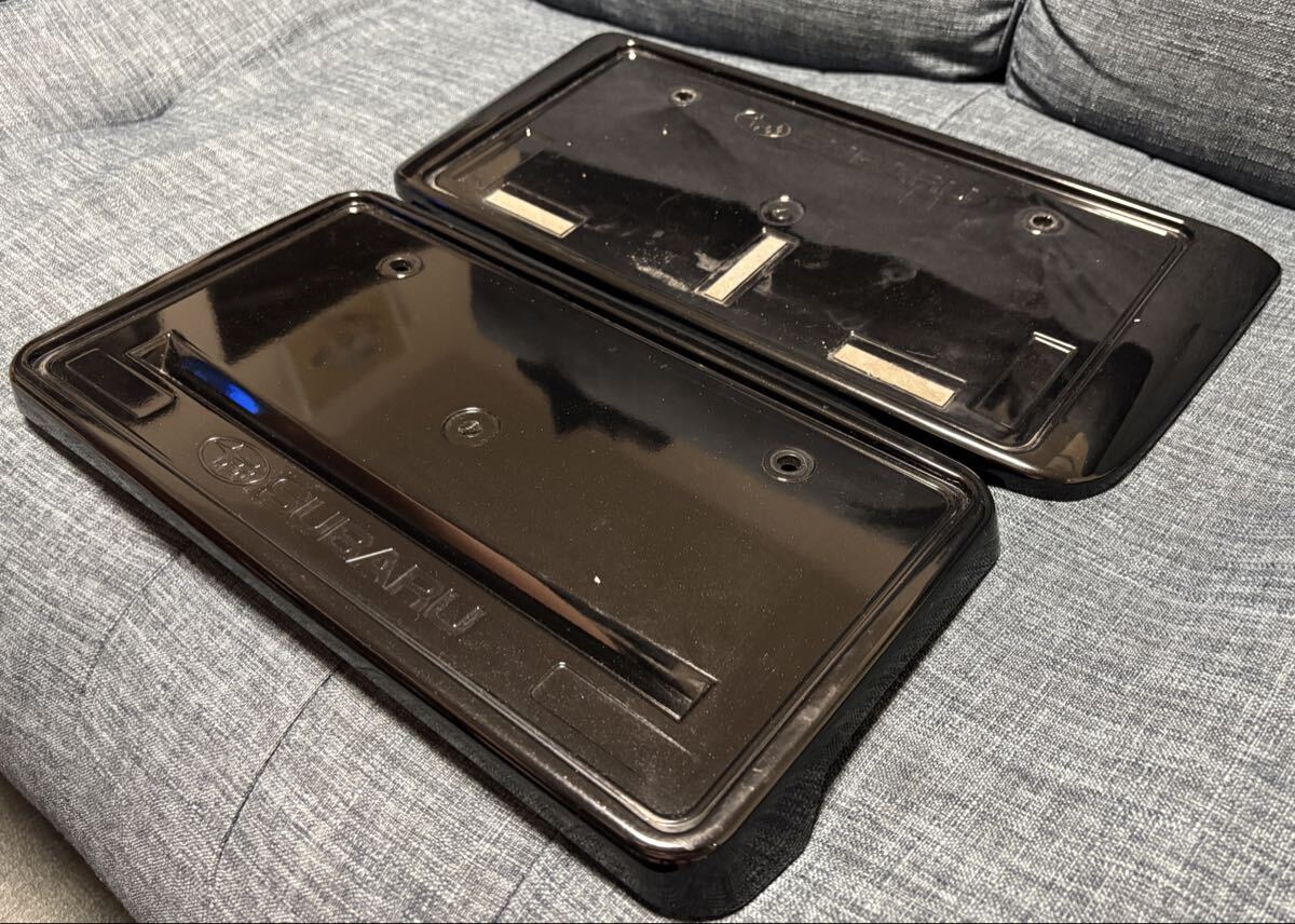 【送料無料】スバル カラードナンバープレートベース 前後セットブラック_画像2