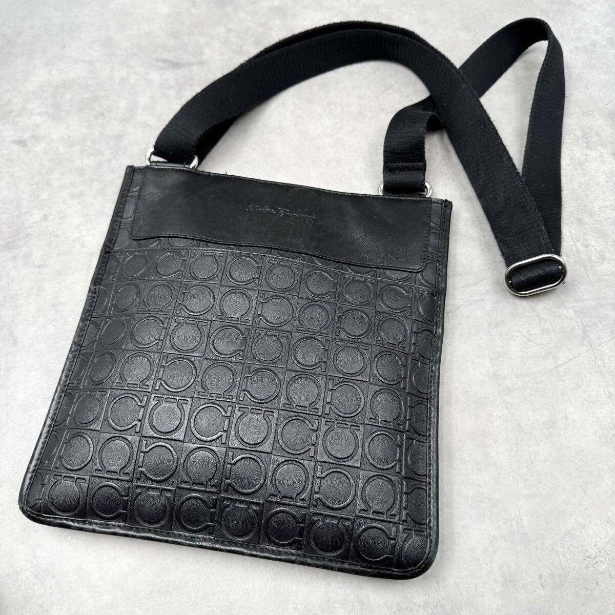  превосходный товар # Salvatore Ferragamo Ferragamo gun chi-ni мужской сумка на плечо наклонный ..sakoshu бизнес кожа натуральная кожа черный 