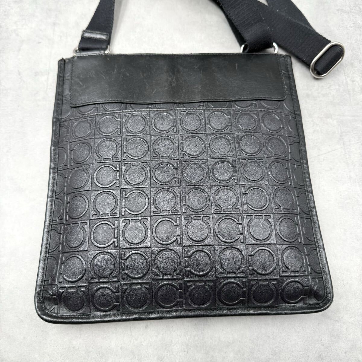  превосходный товар # Salvatore Ferragamo Ferragamo gun chi-ni мужской сумка на плечо наклонный ..sakoshu бизнес кожа натуральная кожа черный 