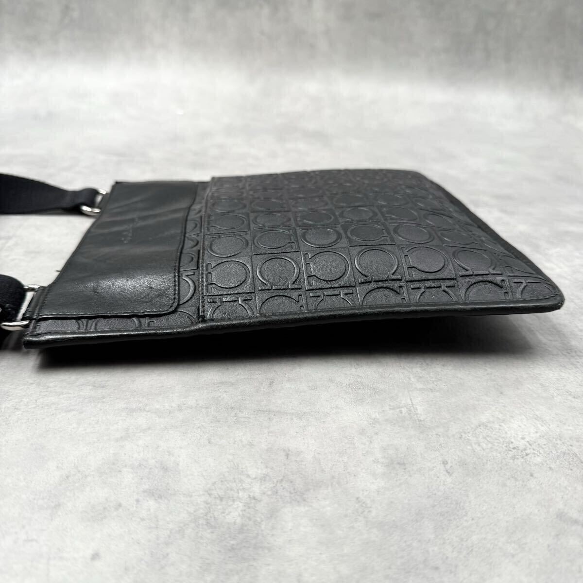  превосходный товар # Salvatore Ferragamo Ferragamo gun chi-ni мужской сумка на плечо наклонный ..sakoshu бизнес кожа натуральная кожа черный 