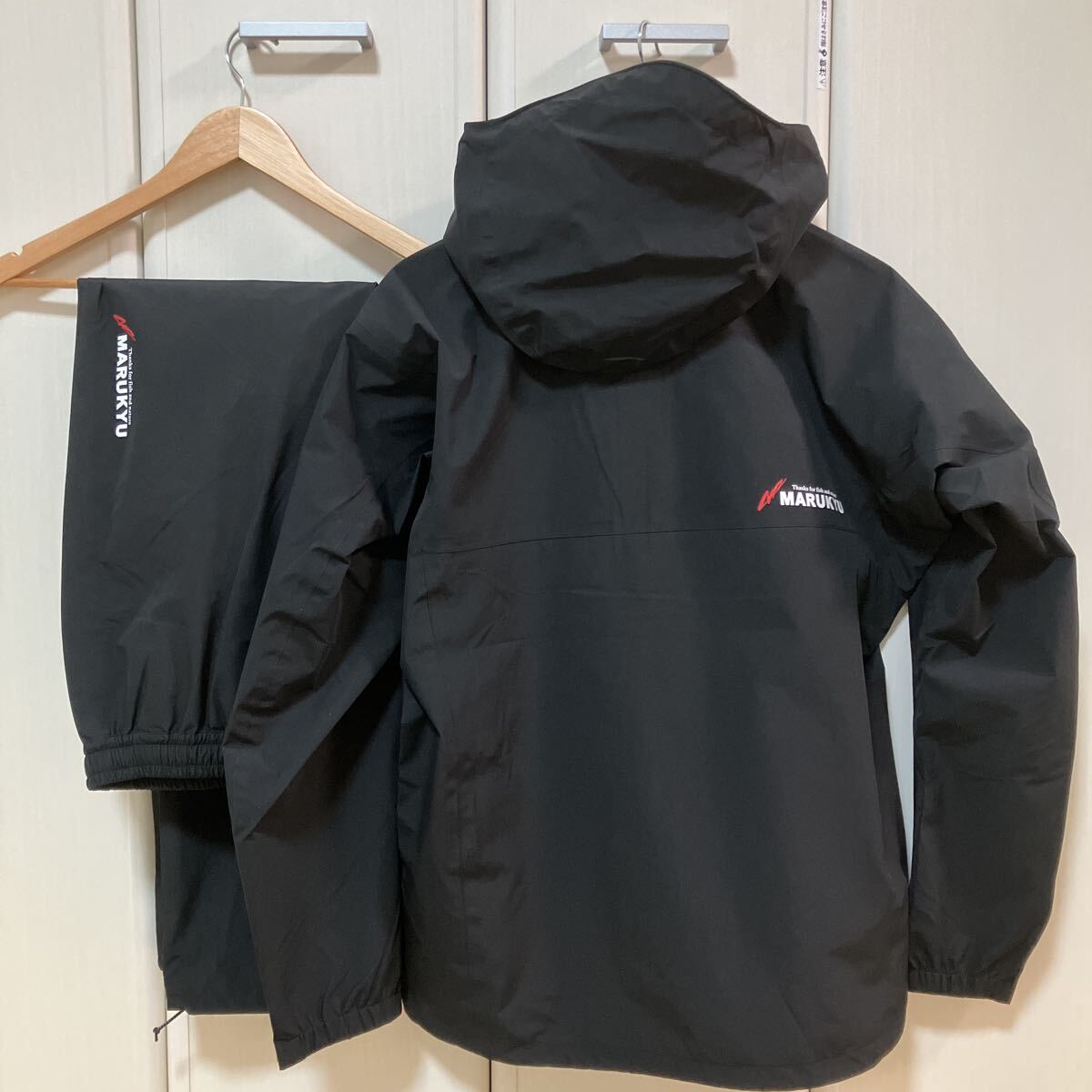 新品 マルキュー スタンダードレインスーツMQ-01 ブラック Mサイズ レインウェア ダイワ シマノ がまかつ サンライン 釣研 _画像3