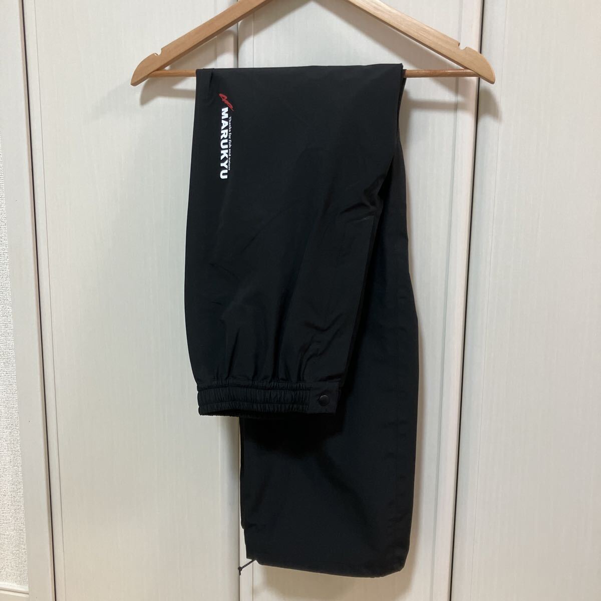 新品 マルキュー スタンダードレインスーツMQ-01 ブラック Mサイズ レインウェア ダイワ シマノ がまかつ サンライン 釣研 _画像4