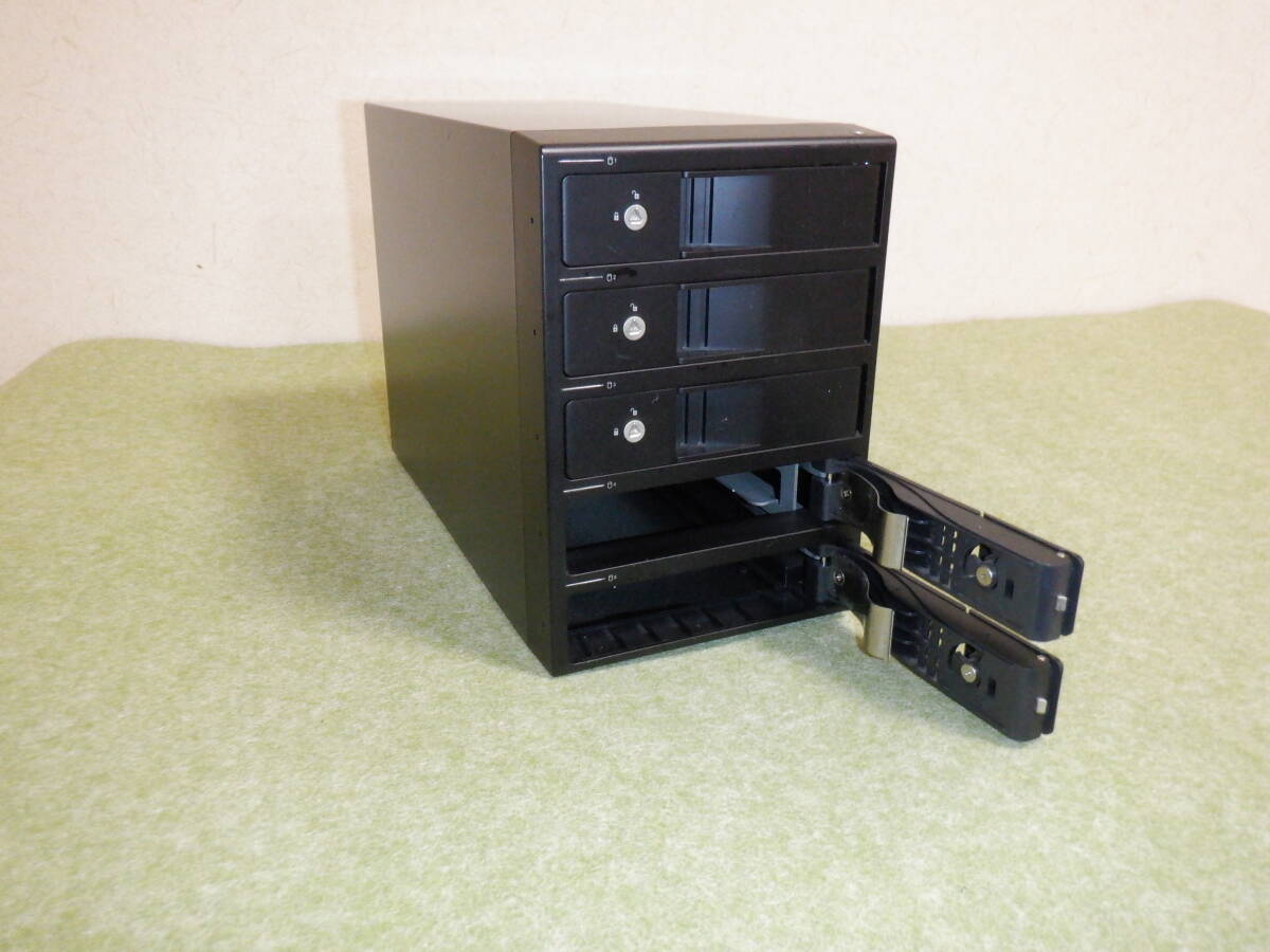 【未使用】　センチュリー 裸族のインテリジェントビル5Bay USB3.0+eSATAコンボ (CRIB535EU3)　ハードケース_画像7