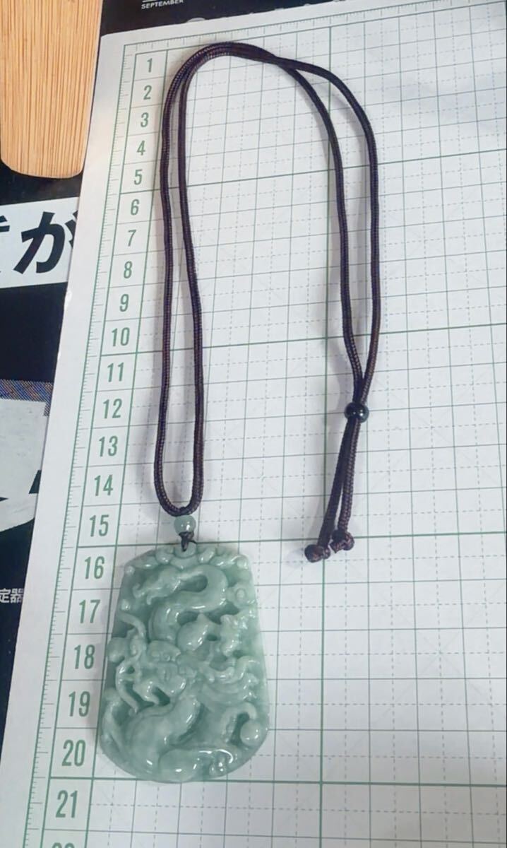 CS-0036天然本翡翠《本物保証》 緑ひすい《龍牌》ペンダント 一点物 魔除け 昇進 成功 風水 金運 財運 幸運 幸福 縁起物 パワーストーン_画像6