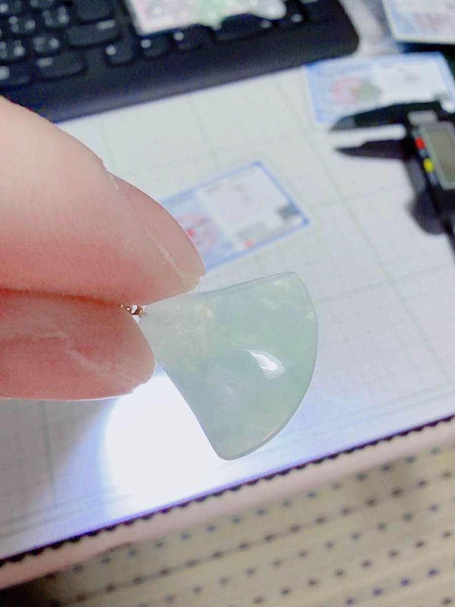 CS-0070天然本翡翠《本物保証》翡翠ペンダント K18 チェーンS925 一点物 希少 縁起物 ミャンマー産 パワーストーン 海外鑑定書付き_画像2