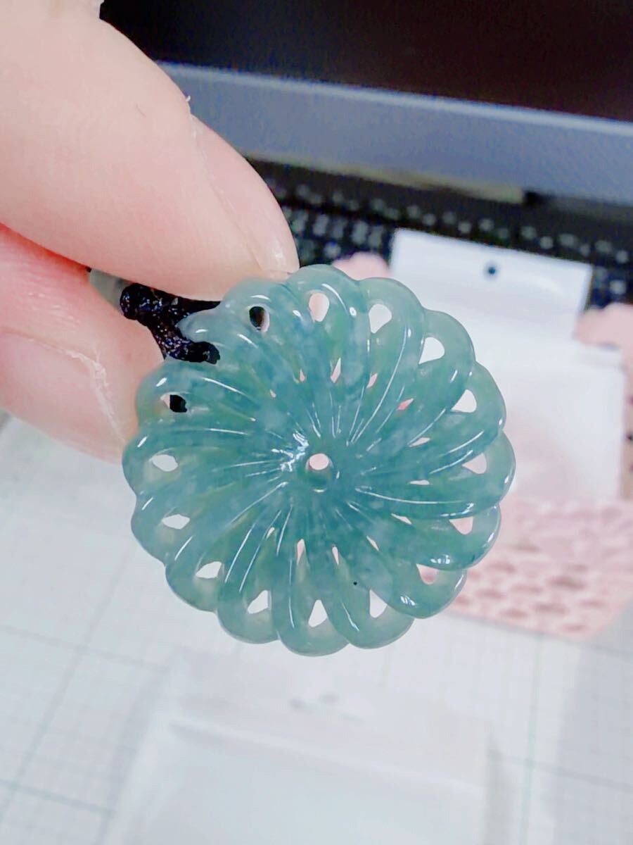 CS-0018天然本翡翠《本物保証》 ひすいペンダント 一点物 魔除け 昇進 成功 風水 金運 財運 幸運 幸福 縁起物 パワーストーン_画像2