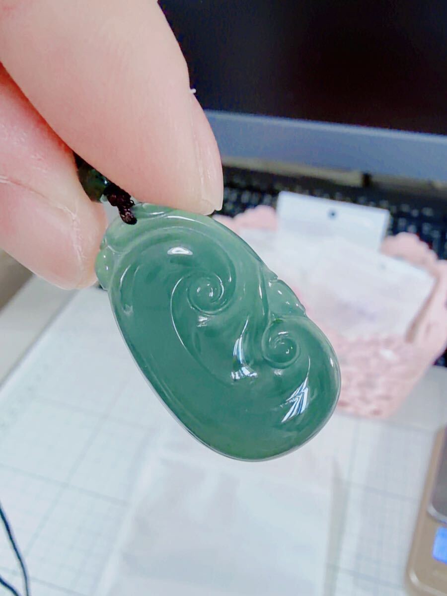CS-0016天然本翡翠《本物保証》 ひすいペンダント 一点物 魔除け 昇進 成功 風水 金運 財運 幸運 幸福 縁起物 パワーストーン_画像1