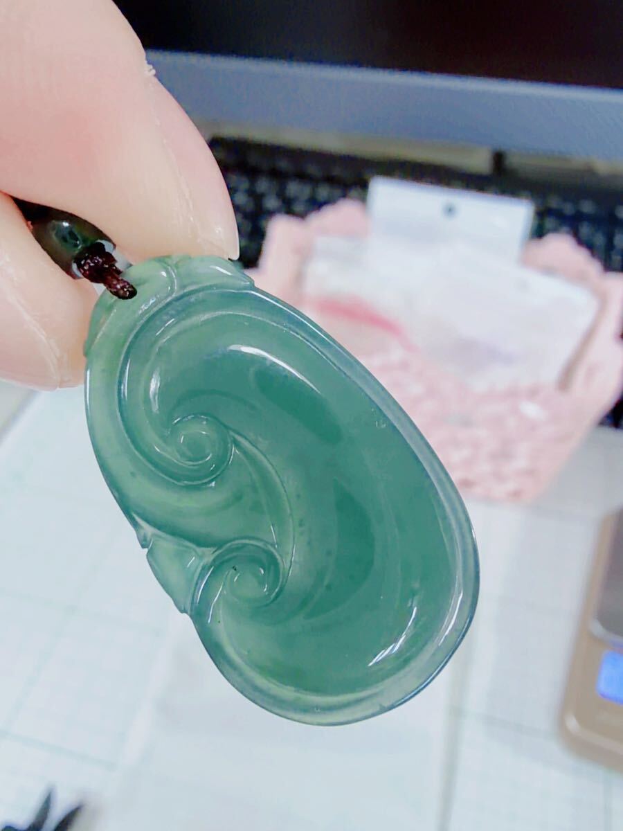 CS-0016天然本翡翠《本物保証》 ひすいペンダント 一点物 魔除け 昇進 成功 風水 金運 財運 幸運 幸福 縁起物 パワーストーン_画像2