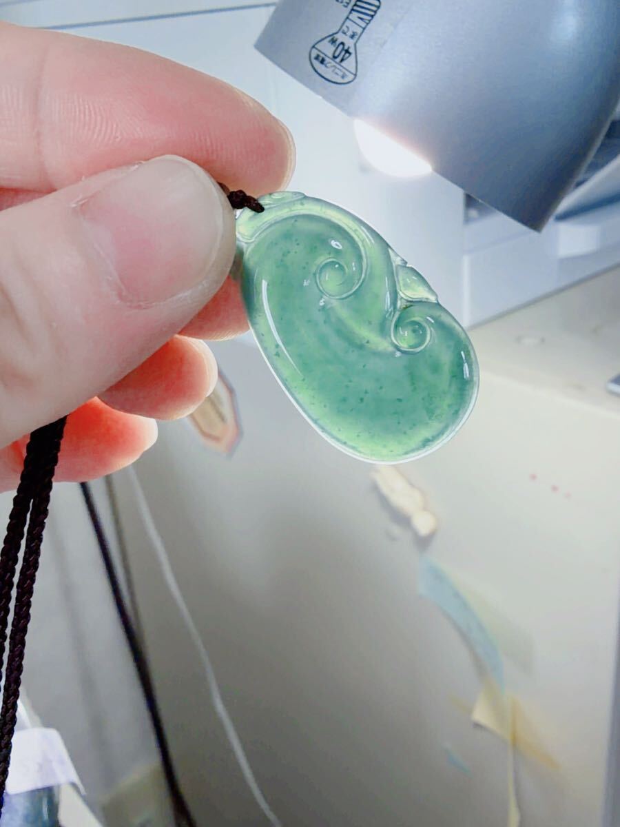 CS-0016天然本翡翠《本物保証》 ひすいペンダント 一点物 魔除け 昇進 成功 風水 金運 財運 幸運 幸福 縁起物 パワーストーン_画像4