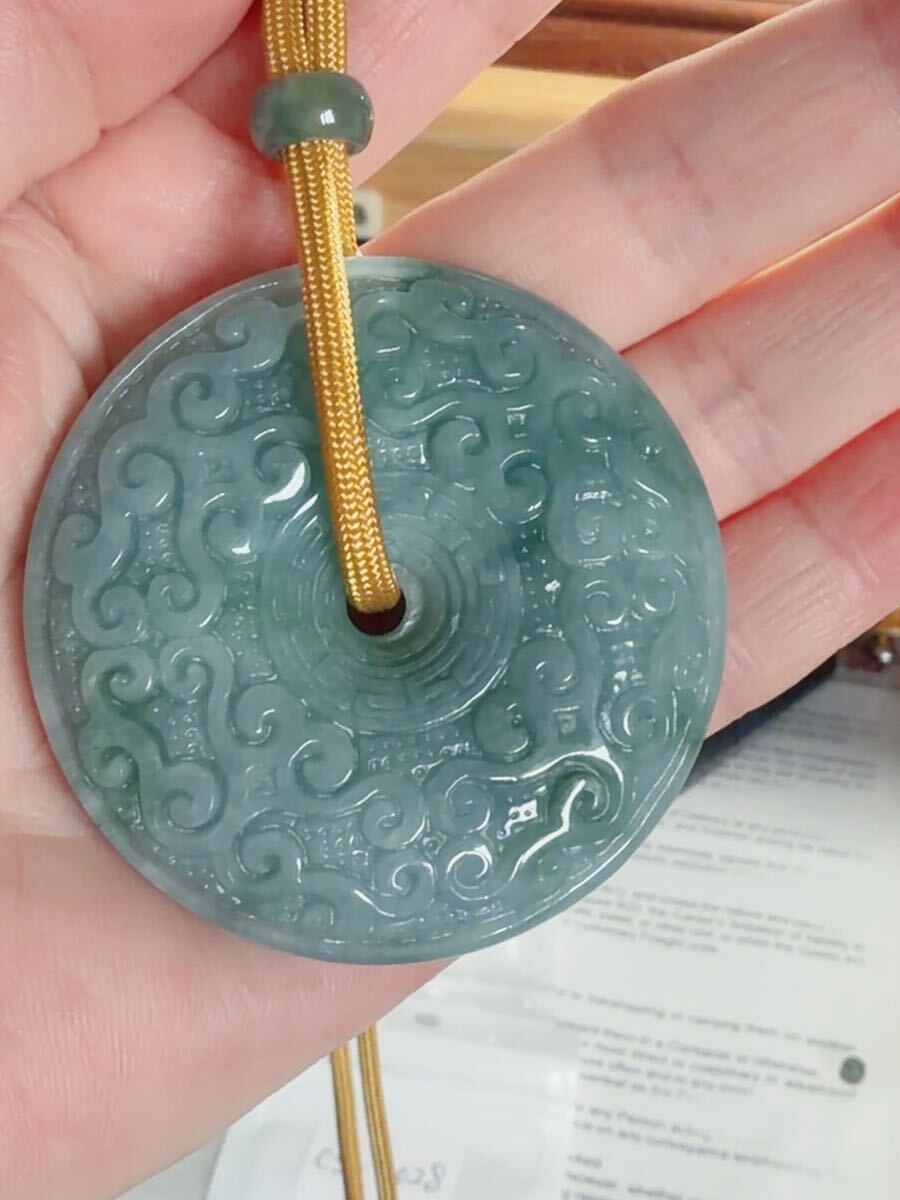 CS-0102天然本翡翠《本物保証》ひすい 平安叩ペンダント 一点物 魔除け 昇進 成功 風水 金運 財運 幸運 幸福 縁起物 パワーストーン_画像1