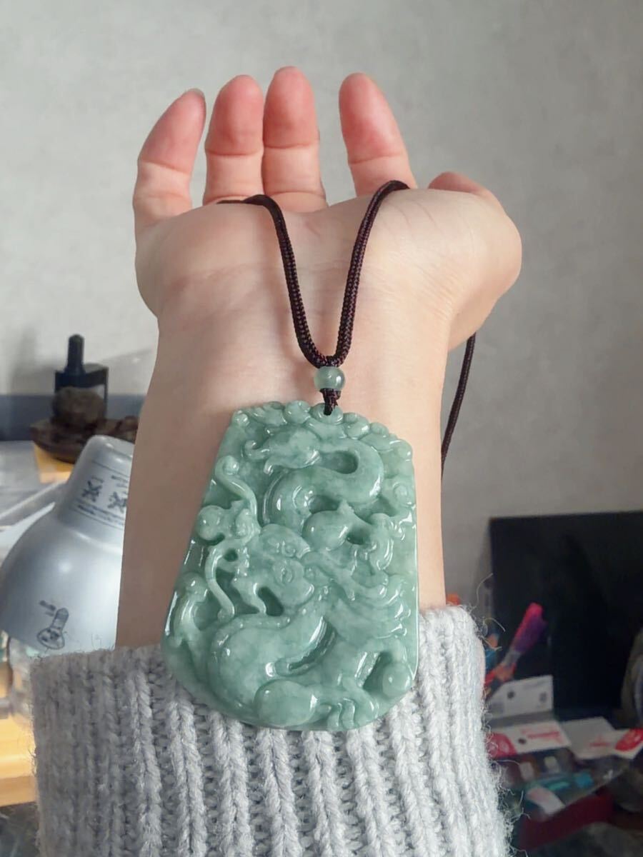 CS-0036天然本翡翠《本物保証》 緑ひすい《龍牌》ペンダント 一点物 魔除け 昇進 成功 風水 金運 財運 幸運 幸福 縁起物 パワーストーン_画像5