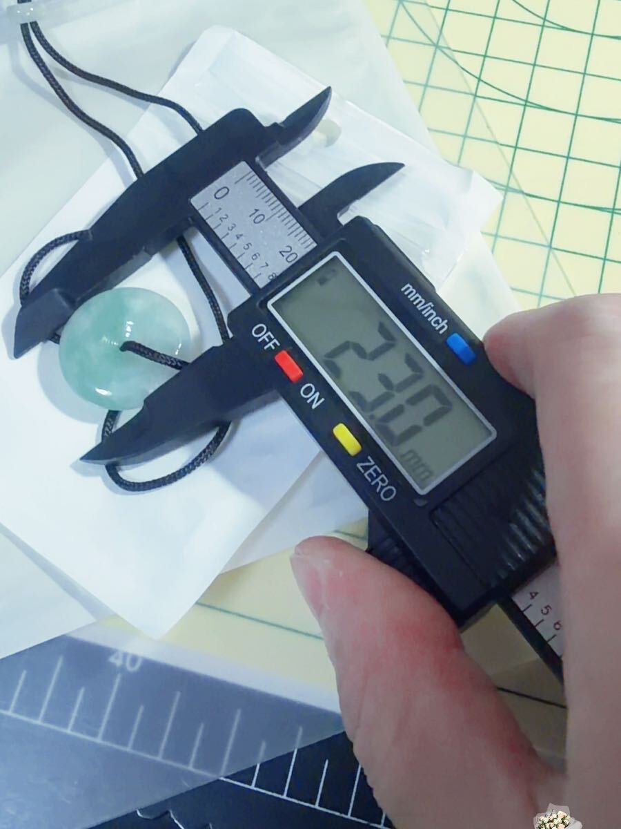 CS-0039天然本翡翠《本物保証》 ひすいペンダント 平安叩 一点物 魔除け 昇進 成功 風水 金運 財運 幸運 幸福 縁起物 パワーストーン_画像7