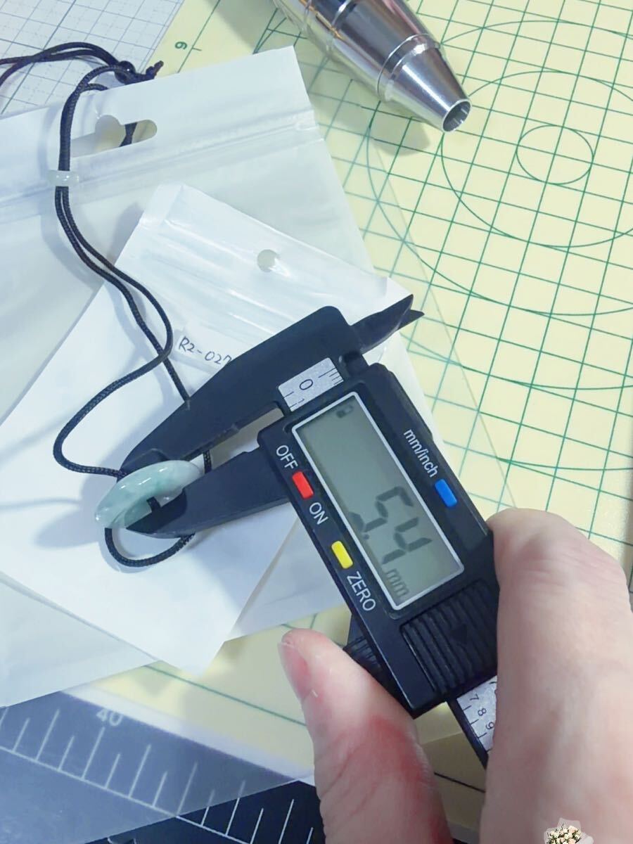 CS-0039天然本翡翠《本物保証》 ひすいペンダント 平安叩 一点物 魔除け 昇進 成功 風水 金運 財運 幸運 幸福 縁起物 パワーストーン_画像8