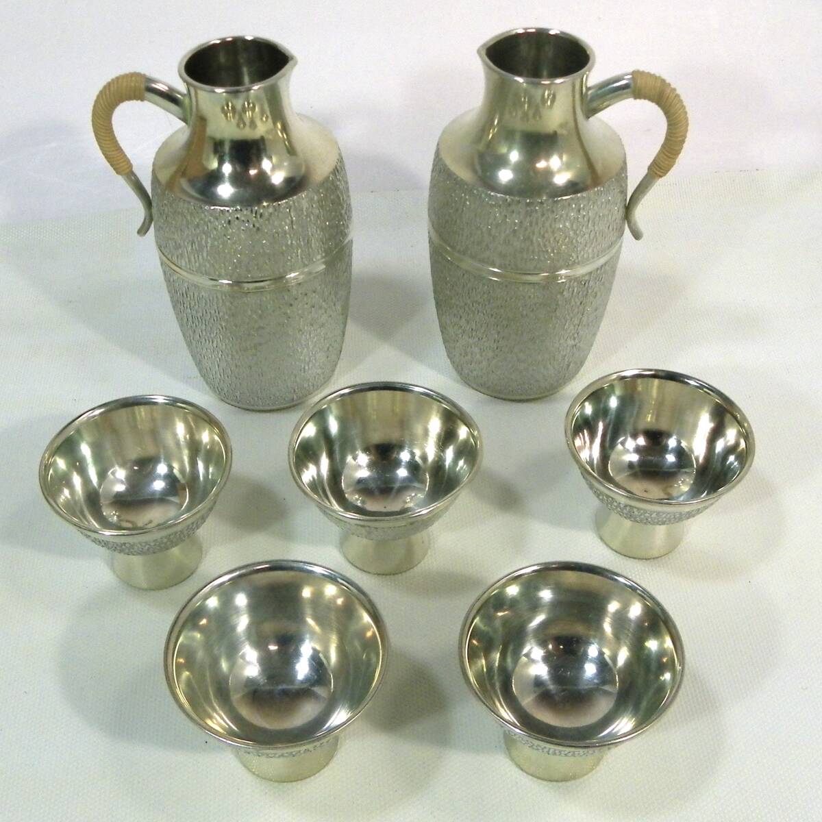 ゆうパック.60サイズ送料記載済み 錫半 酒器セット ちろり.盃 ケース付き 記念盃 程度良ですが底傷 日本酒.熱燗(赤枠.楽)_画像2