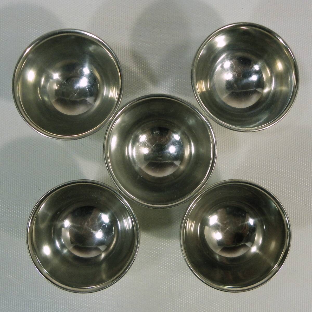 ゆうパック.60サイズ送料記載済み 錫半 酒器セット ちろり.盃 ケース付き 記念盃 程度良ですが底傷 日本酒.熱燗(赤枠.楽)_画像4