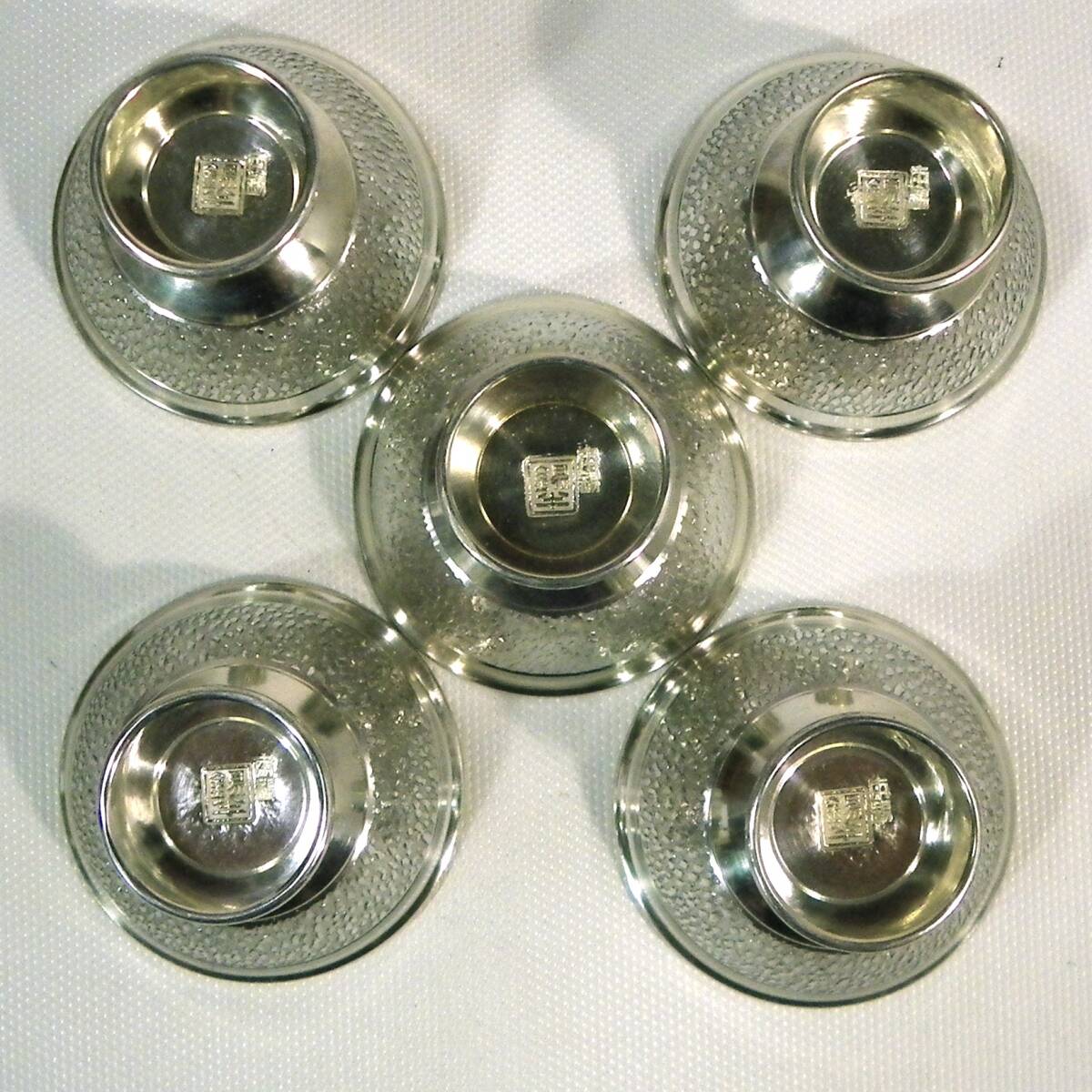 ゆうパック.60サイズ送料記載済み 錫半 酒器セット ちろり.盃 ケース付き 記念盃 程度良ですが底傷 日本酒.熱燗(赤枠.楽)_画像5