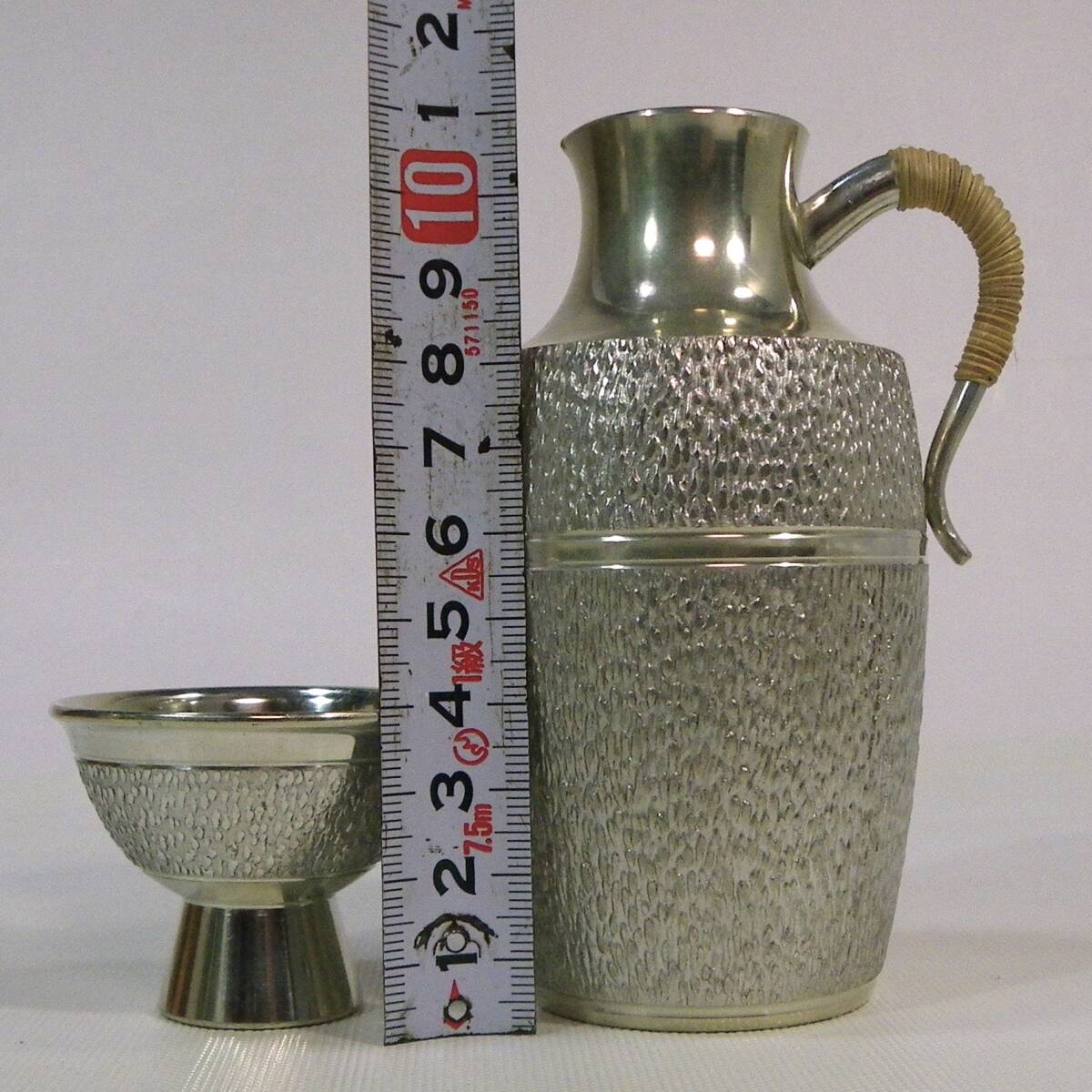 ゆうパック.60サイズ送料記載済み 錫半 酒器セット ちろり.盃 ケース付き 記念盃 程度良ですが底傷 日本酒.熱燗(赤枠.楽)_画像10