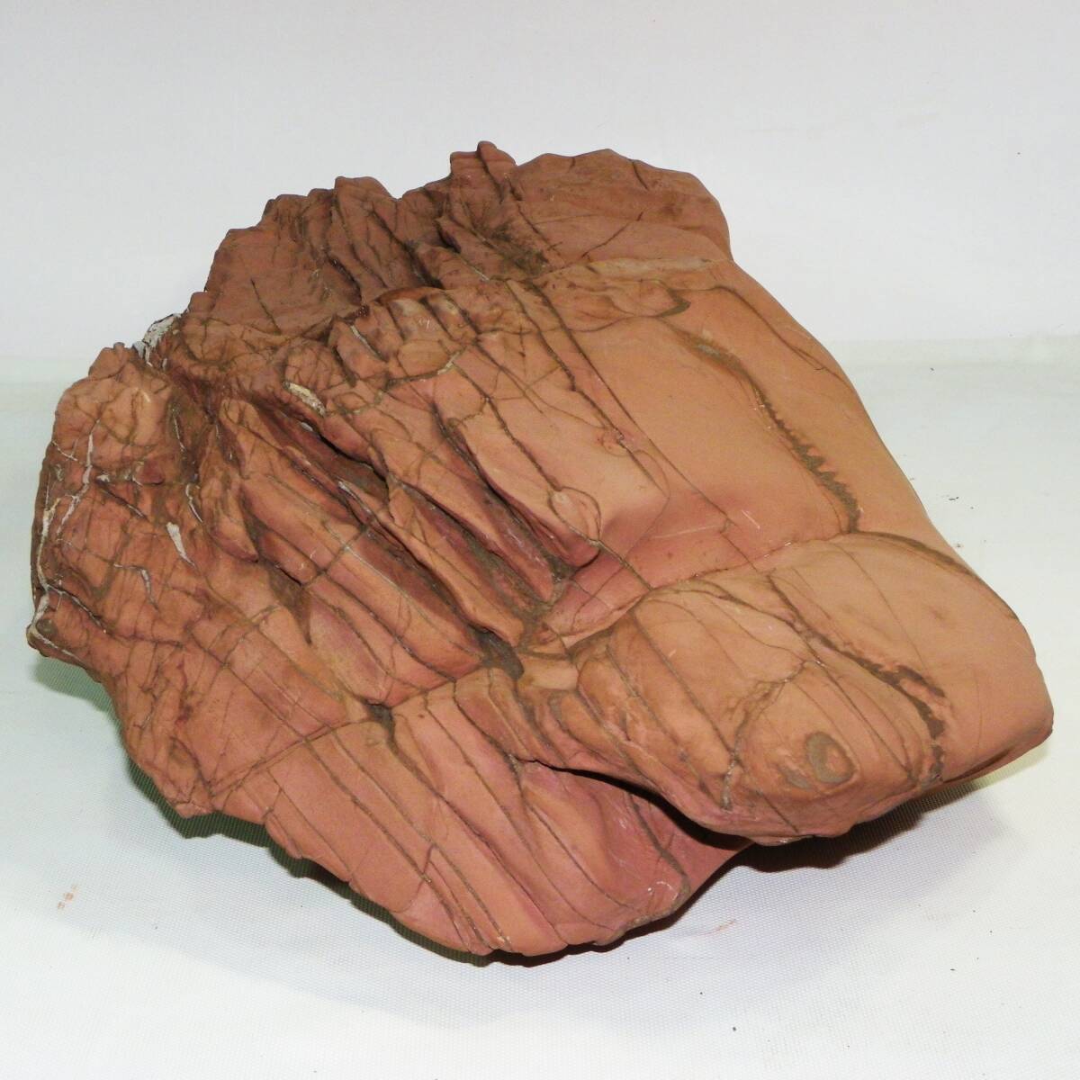 ゆうパック.120サイズ送料記載済み 天然石 紅石だと思います 庭石.飾り W/58cm位・H/30cm位・D/12cm位・22Kg位(赤枠.楽)_画像5