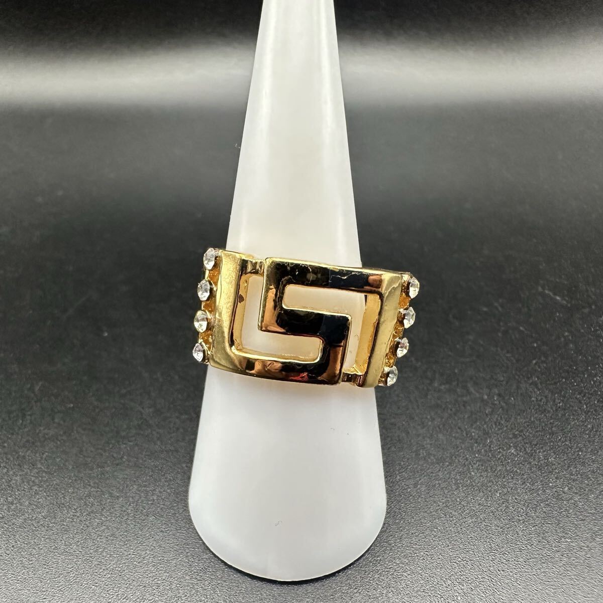 極美品　VERSACE　GIANNIVERSACE　ヴェルサーチ　ヴェルサーチェ　指輪　リング　　グレカ　メデューサ　ロゴ　刻印　_画像2