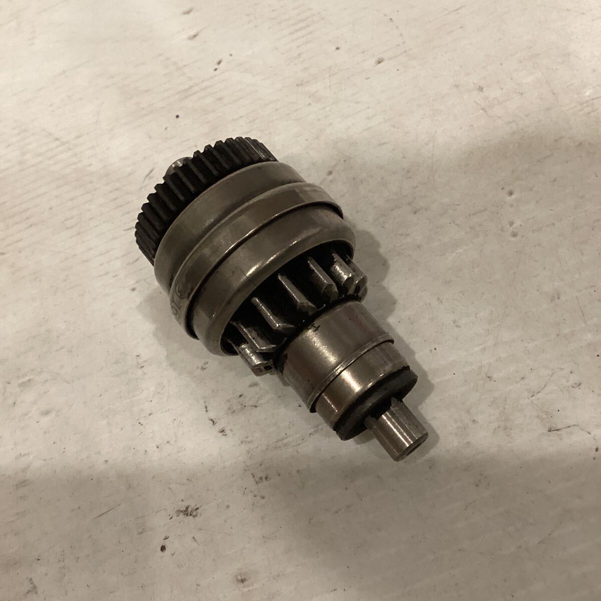 B46-54 スズキ レッツ CA4AA ピニオンギア　動作確認済み 純正部品_画像3