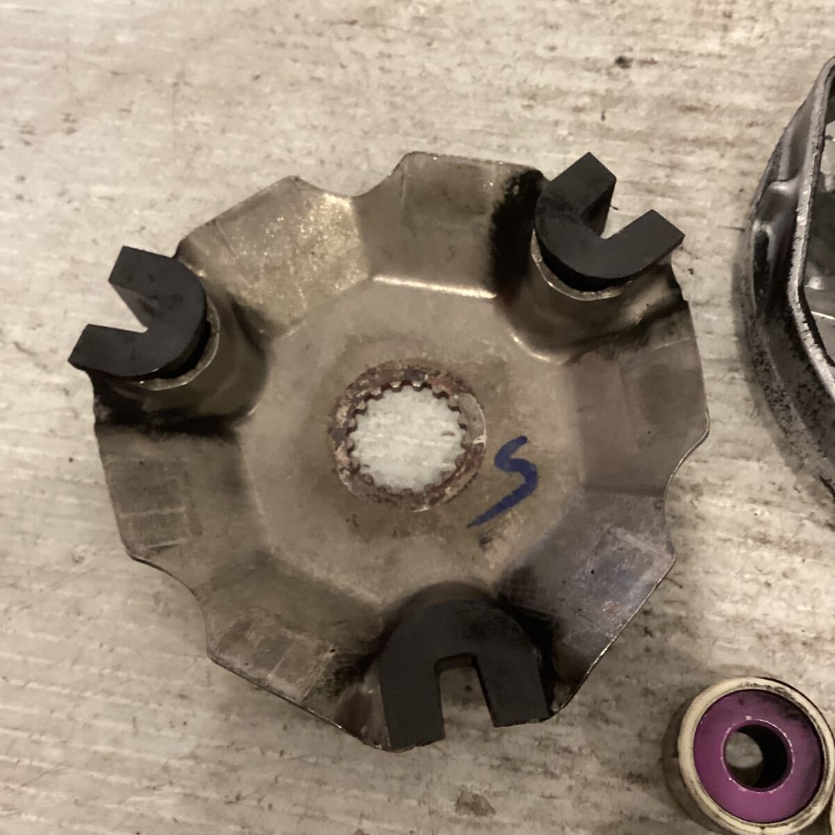 D55-14 スズキ アドレス125 DP12H プーリーセット　純正部品_画像3