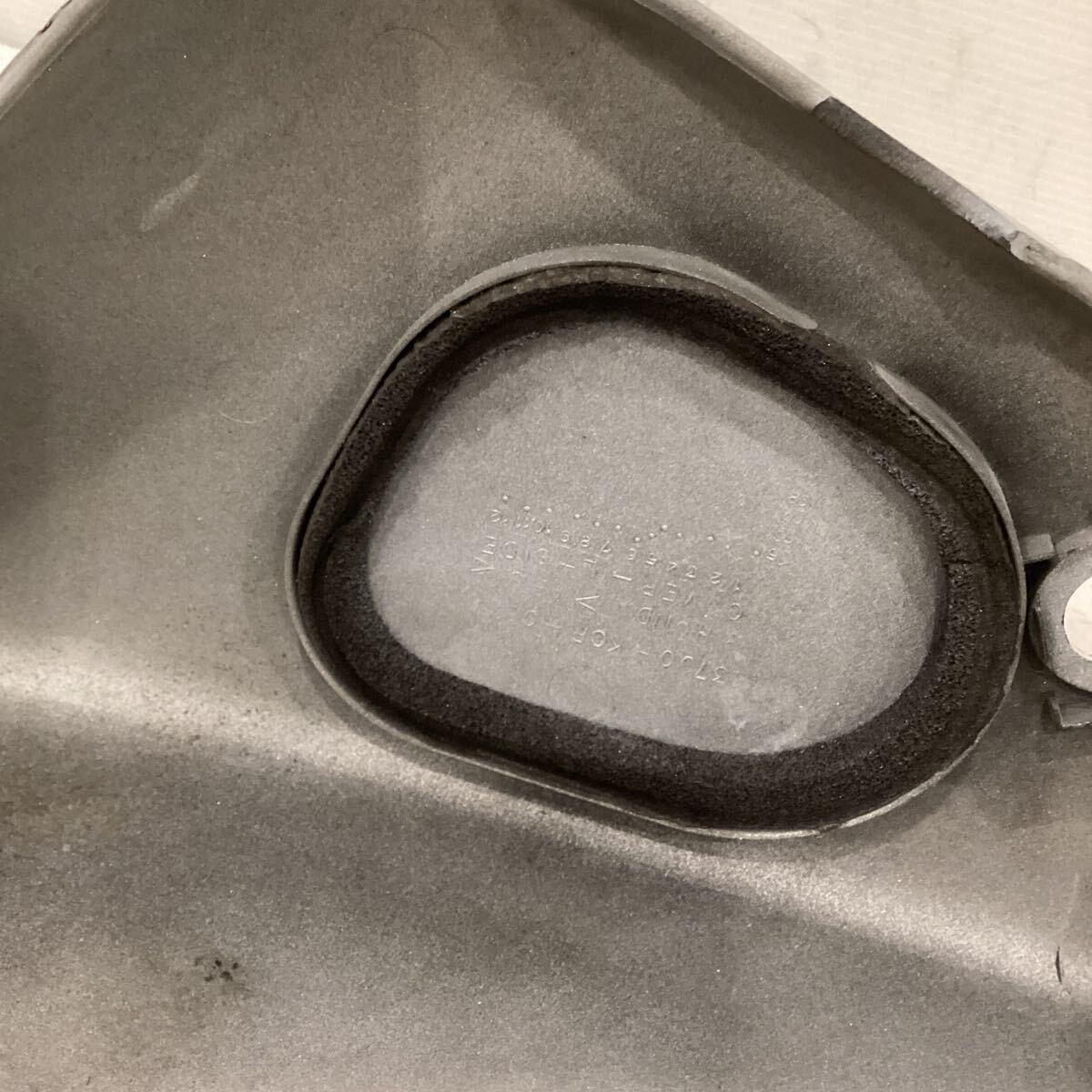 A13-ホンダ マグナ250 MC29 サイドカバー 左　純正部品_画像8