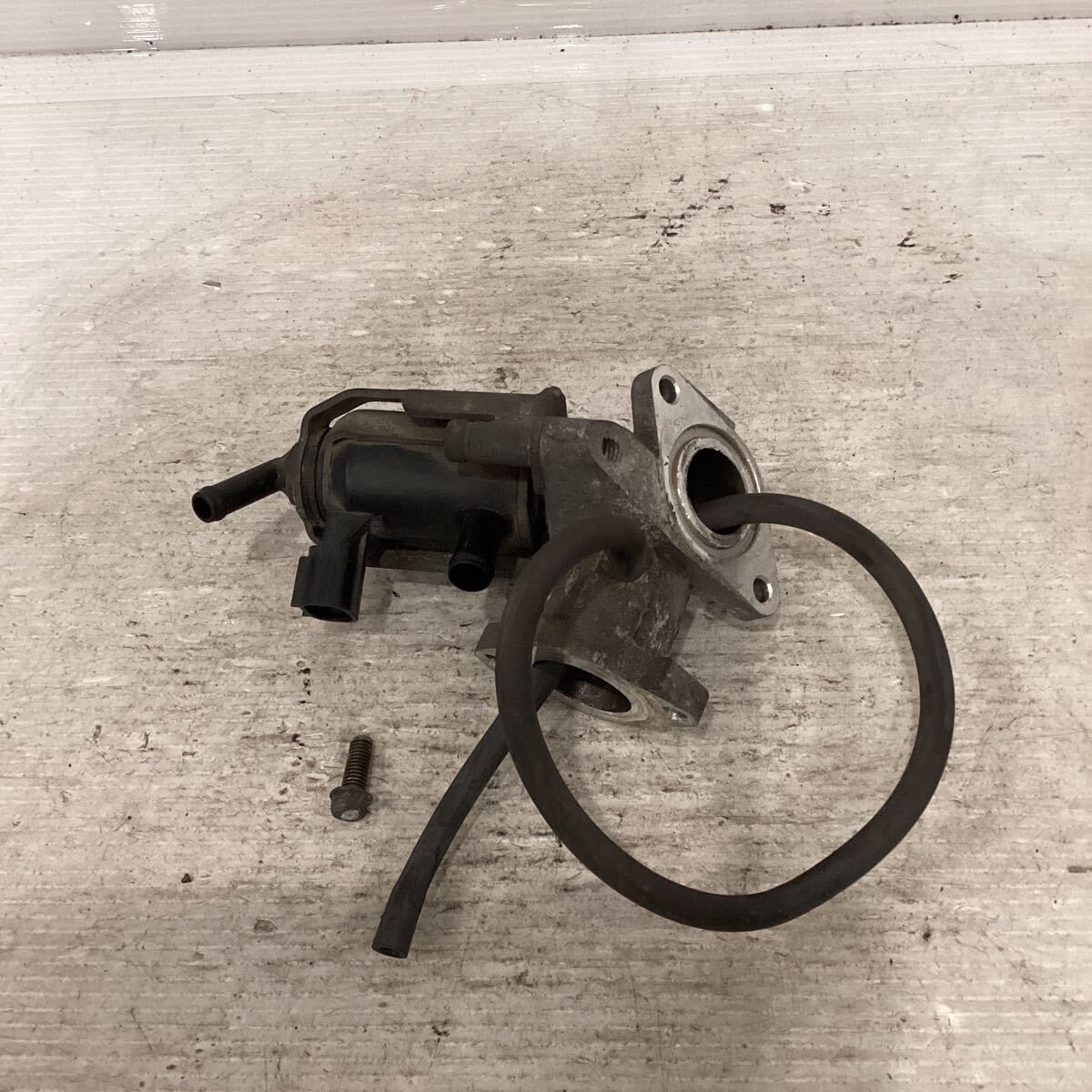 D54-27 スズキ アドレスV125 CF46A インジェクター 動作確認済み 純正部品_画像1