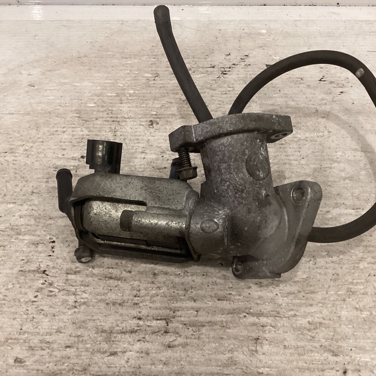 D54-27 スズキ アドレスV125 CF46A インジェクター 動作確認済み 純正部品_画像3