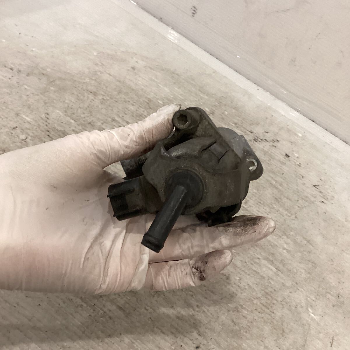 D54-27 スズキ アドレスV125 CF46A インジェクター 動作確認済み 純正部品_画像5