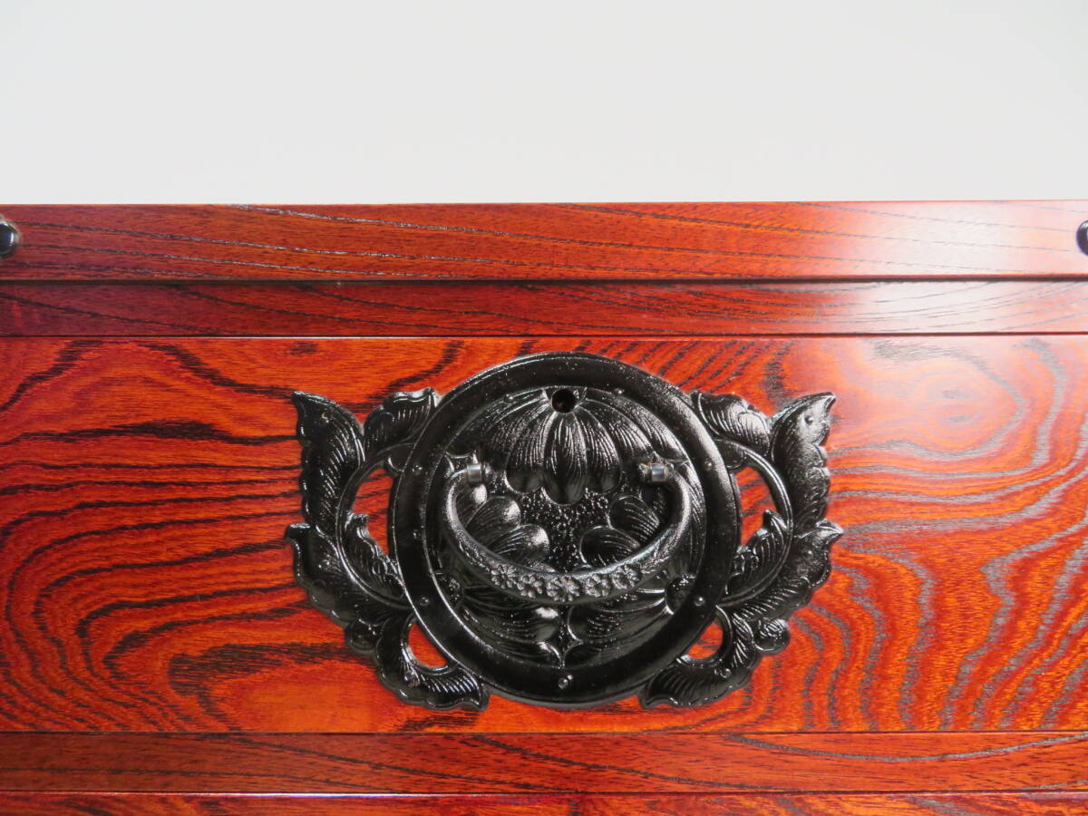 岩谷堂 欅 漆塗り 艶あり 仙台箪笥 南部鉄器 牡丹金具 中桐 姫箪笥 伝統工芸 民芸 鍵付き_画像2
